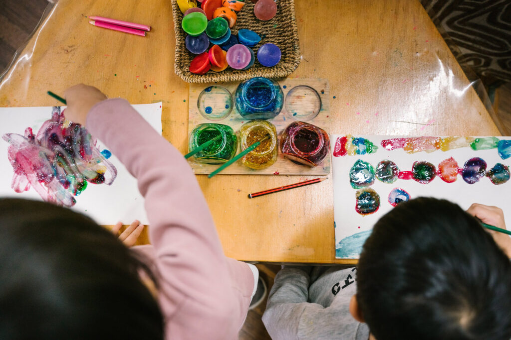 Children painting at KU Grevillea childcare