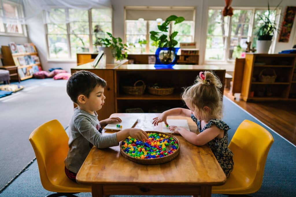 Children playing with beads at KU Rushcutters Bay childcare