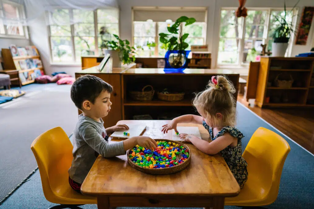 Children playing with beads at KU Rushcutters Bay childcare