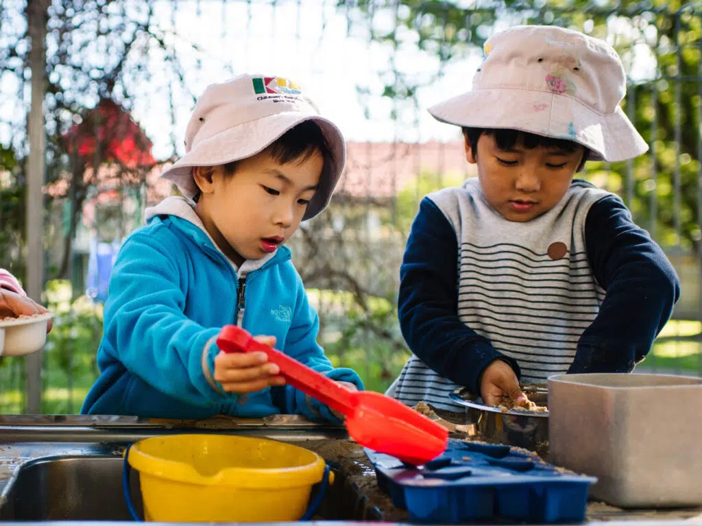 Children pretending to cook at KU Henson Street childcare