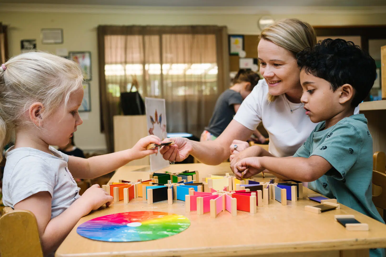 Children learning about colours with a KU Bradfield Park childcare educator